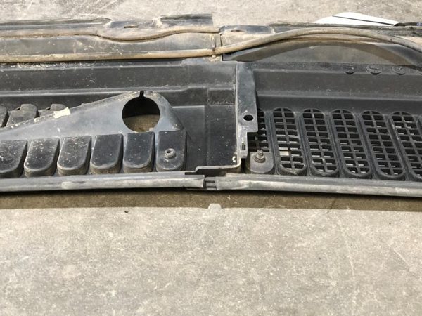 02 Ford F250 Super Duty Windshield Wiper Cowl Vent Trim Panel Grille Powerstroke — photo 15