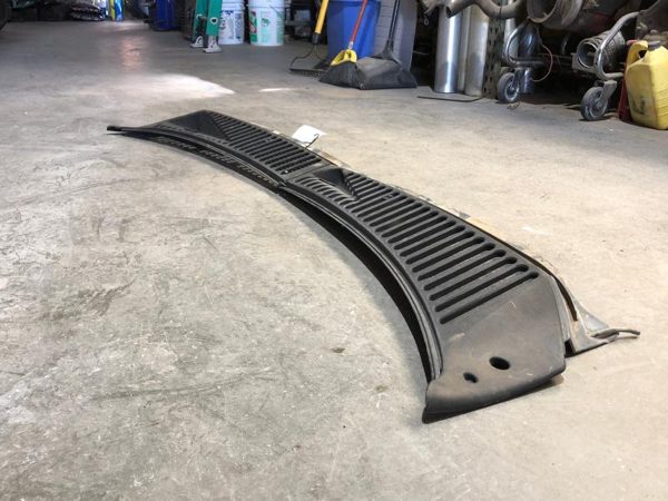 02 Ford F250 Super Duty Windshield Wiper Cowl Vent Trim Panel Grille Powerstroke — photo 10