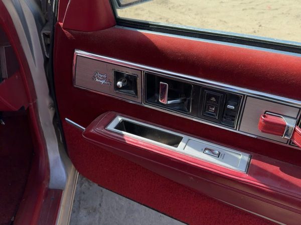 86-91 Olds 88 Passenger Right Front Door Trim Panel With Switches Red — photo 5