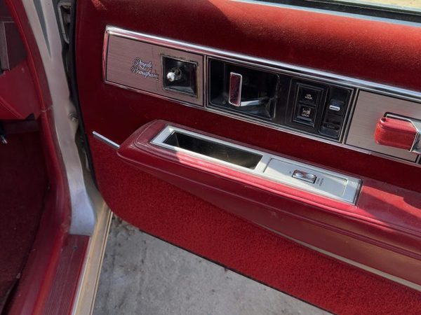86-91 Olds 88 Passenger Right Front Door Trim Panel With Switches Red — photo 6
