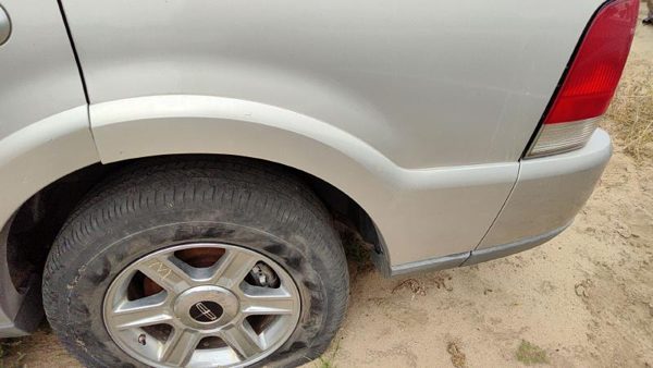 2003-2005 Lincoln Aviator Driver Left Rear Wheel Moulding Flare Oem Silver Jp — photo 5