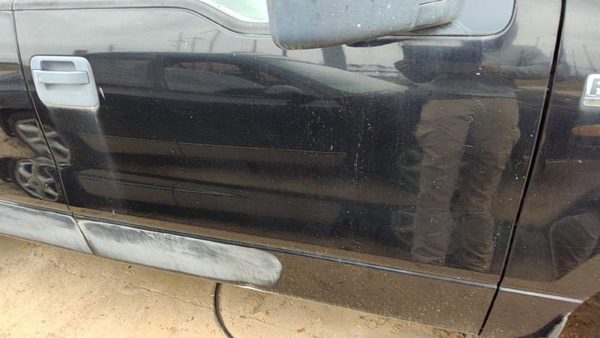2006 Ford F-150 Front Door RH Black Ua — photo 2