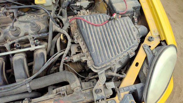 02-05 Dodge Neon Complete Air Intake Cleaner Filter Box Housing With Tube 2.0L — photo 2