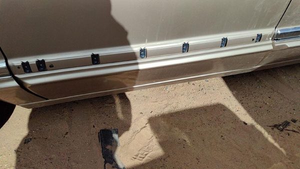 91-96 Buick Park Ave Ultra Driver Left Front Moulding From Door Trim Strip Gold — photo 2
