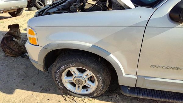 2002 Ford Explorer Fender LH Silver Ts — photo 2
