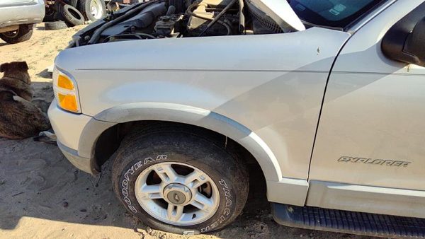 2002 Ford Explorer Fender LH Silver Ts — photo 3