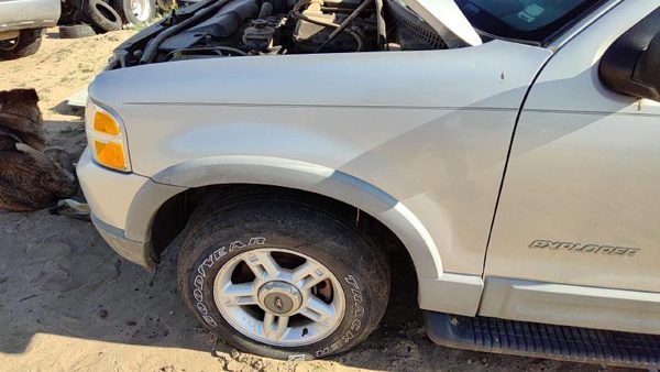 2002 Ford Explorer Fender LH Silver Ts — photo 4