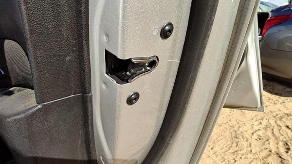 2011-2014 Chevy Cruze Passenger Right Rear Door Latch With Rods/Cables Oem Back — photo 2