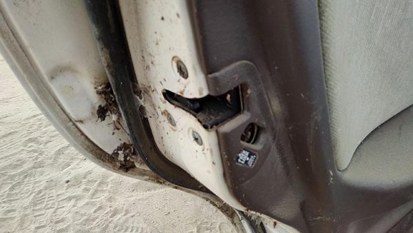 1991-1994 Infinity G20 Driver Left Rear Door Latch With Rods/Cables Oem Back — photo 1