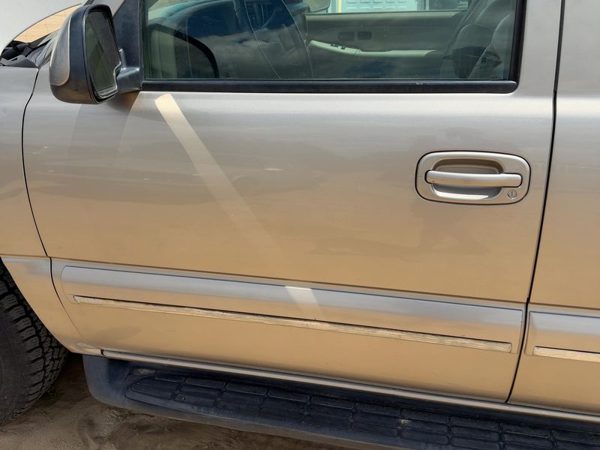 2001 Suburban 1500 Front Door LH Pewter 11U — photo 2