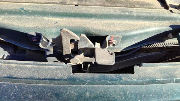 1998-2002 Honda Passport Hood Latch Assembly With Bracket Oem — photo 1