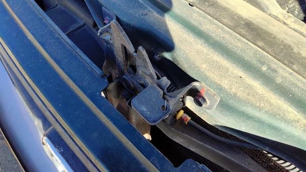 1998-2002 Honda Passport Hood Latch Assembly With Bracket Oem — photo 2