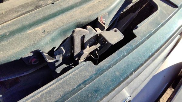 1998-2002 Honda Passport Hood Latch Assembly With Bracket Oem — photo 3