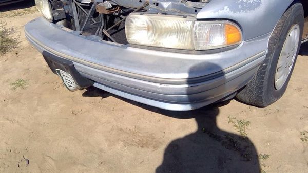 1991-1996 Chevy Caprice Front Bumper Cover Assembly Oem Blue Torn 10214403 — photo 2