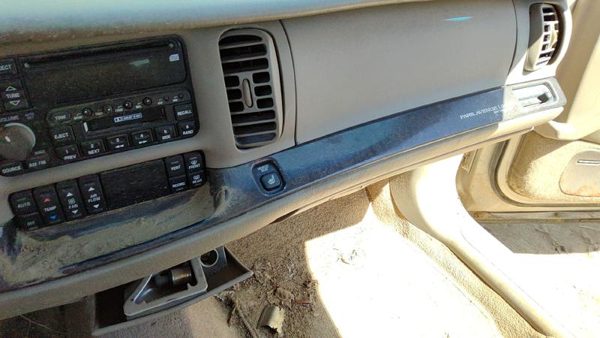 1997 Buick Park Avenue Dash Panel Tan 562 — photo 2
