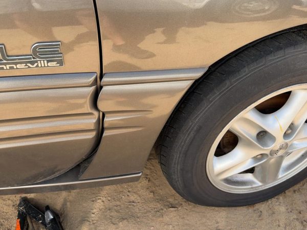 1999 Pontiac Bonneville Passenger Right Moulding From Fender Oem Trim Strip Gold — photo 3