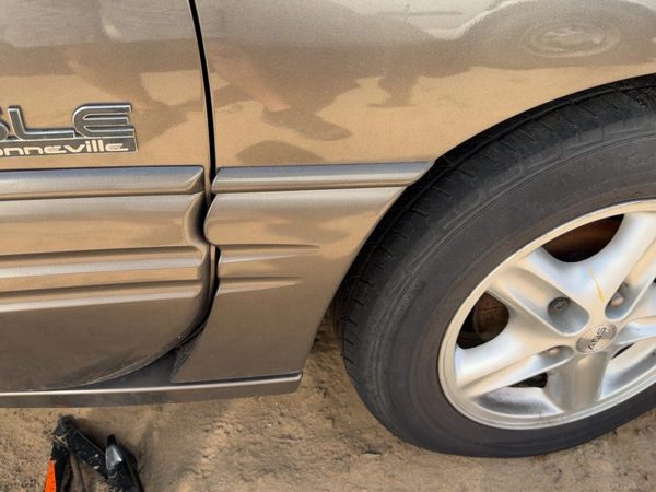 1999 Pontiac Bonneville Passenger Right Moulding From Fender Oem Trim Strip Gold — photo 4
