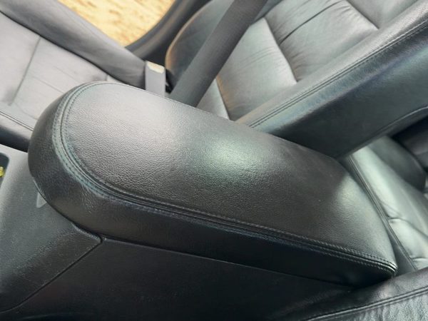 05-07 Ford Fivehundred Center Console Lid Only Oem Arm Rest Fold Down Black Hw — photo 4