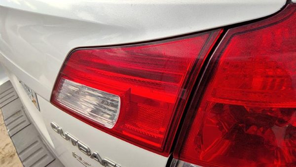 2010-2014 Subaru Legacy Outback Passenger Right Inner Tail Light Brake Lamp Rear — photo 2