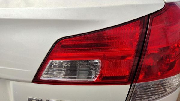 2010-2014 Subaru Legacy Outback Passenger Right Inner Tail Light Brake Lamp Rear — photo 1