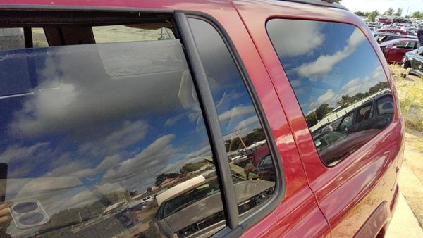 1998-2003 Dodge Durango Driver Left Rear Vent Window Back Door Glass With Frame — photo 1