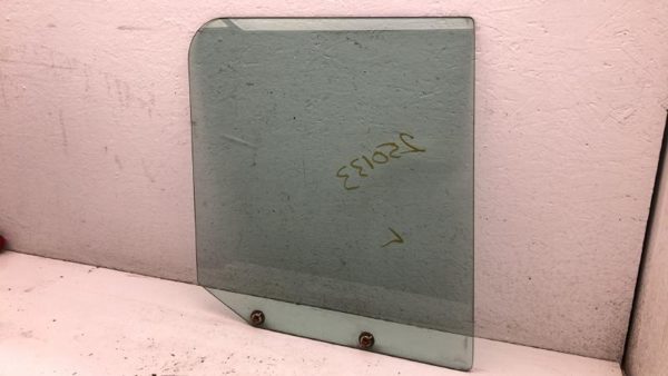 1979-1989 International S1600 S1700-S2600 Left Door Glass Side Window — photo 4