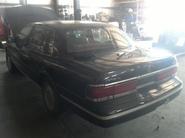 1991 Lincoln Continental — vehicle photo 7