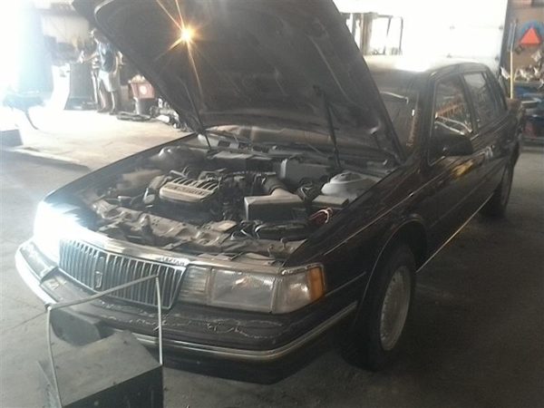 1991 Lincoln Continental — vehicle photo 3
