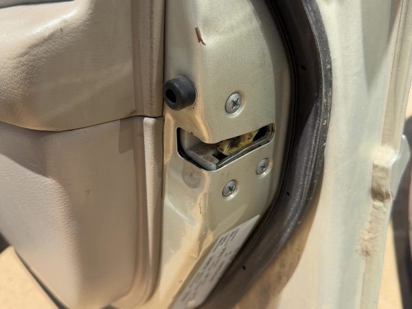 05-09 Legacy Outback Passenger Right Front Door Latch With Rods/Cables Oem — photo 3