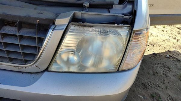 2002 Ford Explorer Headlamp Assembly LH — photo 2