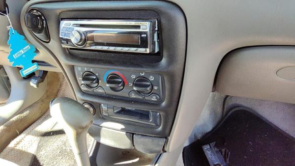 2000 Chevrolet Malibu Radio Bezel Trim — photo 2