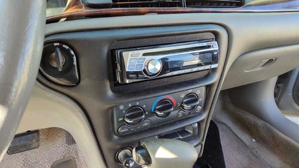 2000 Chevrolet Malibu Radio Bezel Trim — photo 3