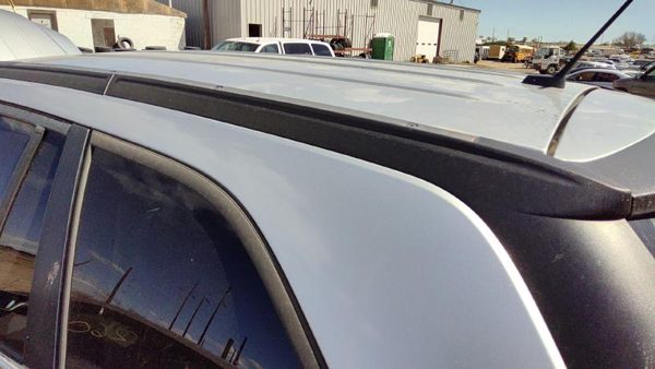 04-08 Pacifica Driver Left Rear Quarter Panel Moulding Upper Corner Silver PS2 — photo 4