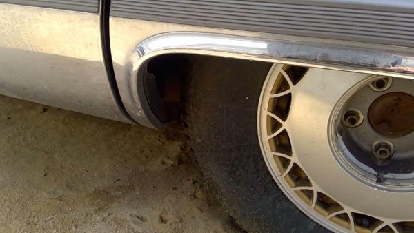 1993 Cadillac Fleetwood Quarter Panel Moulding LH Maroon — photo 8