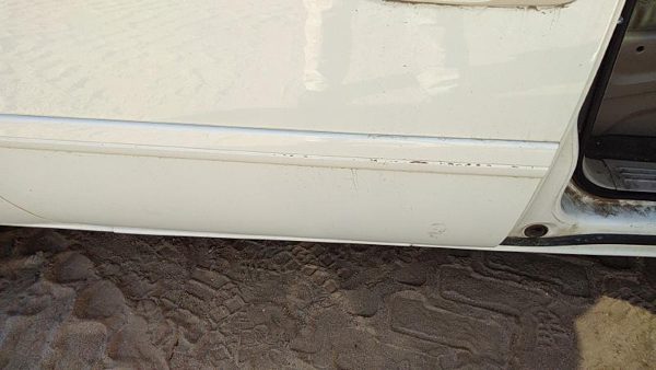 01-07 Dodge Caravan Passenger Right Rear Moulding From Door Back Trim White Pw1 — photo 4