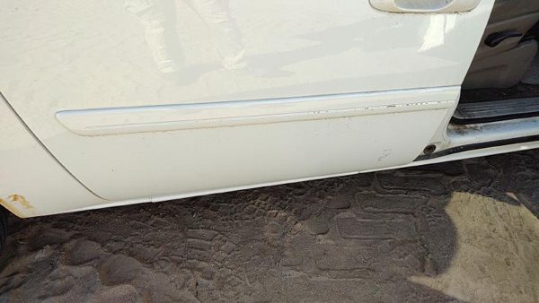 01-07 Dodge Caravan Passenger Right Rear Moulding From Door Back Trim White Pw1 — photo 1