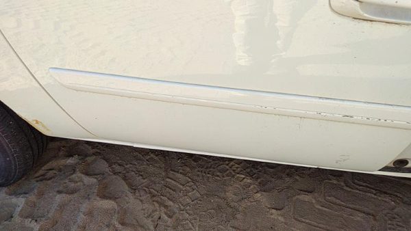 01-07 Dodge Caravan Passenger Right Rear Moulding From Door Back Trim White Pw1 — photo 3