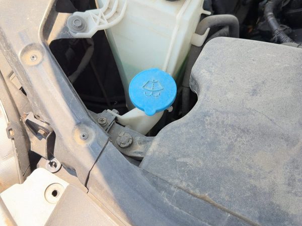 03-05 Infinity Fx45 Windshield Washer Fluid Reservoir With Pump Oem Wiper Tank — photo 1