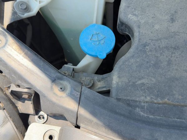 03-05 Infinity Fx45 Windshield Washer Fluid Reservoir With Pump Oem Wiper Tank — photo 2