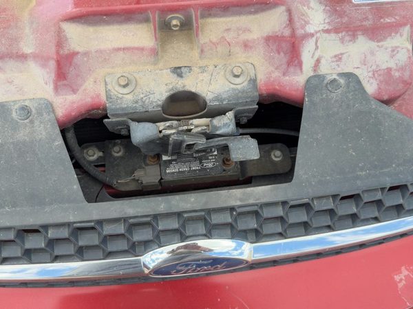 2000-2007 Ford Taurus Hood Latch Assembly With Bracket Oem Yf1Z8A419Aa — photo 1