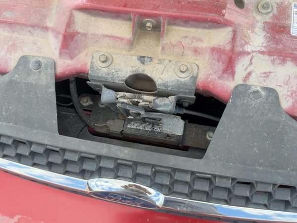 2000-2007 Ford Taurus Hood Latch Assembly With Bracket Oem Yf1Z8A419Aa — photo 4