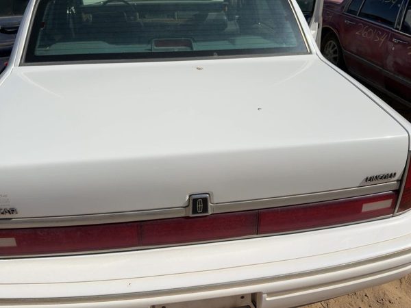 1994 Lincoln Town Car Trunk/decklid/hatch/tailgate White Wt — photo 2