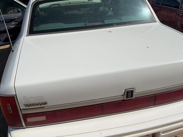 1994 Lincoln Town Car Trunk/decklid/hatch/tailgate White Wt — photo 3