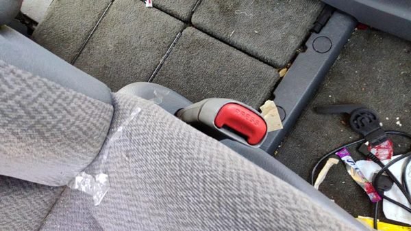 05-07 Caravan Passenger Right Front Seat Belt Buckle Receiver Oem Slate Gray D5 — photo 2