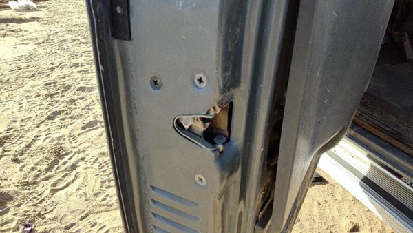 80-91 F250 Pickup Driver Left Front Door Latch With Rods/Cables Oem — photo 1