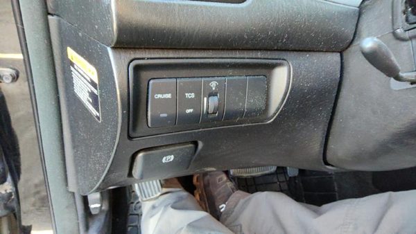 2004-2005 Hyundai Xg350 Lower Dash Under Column Knee Bolster Trim Panel Black — photo 1