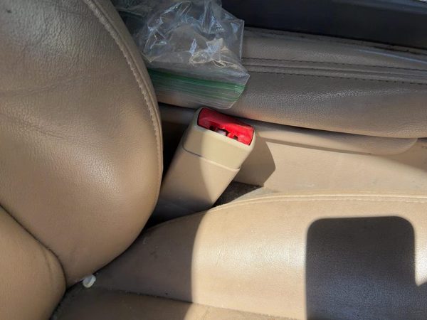 2001 Lincoln LS Passenger Right Front Seat Belt Buckle Receiver Tan 4H OEM — photo 1