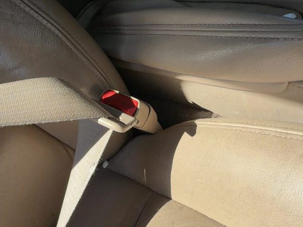 2001 Lincoln LS Passenger Right Front Seat Belt Buckle Receiver Tan 4H OEM — photo 3
