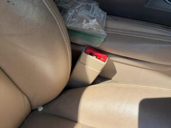 2001 Lincoln LS Passenger Right Front Seat Belt Buckle Receiver Tan 4H OEM — photo 4