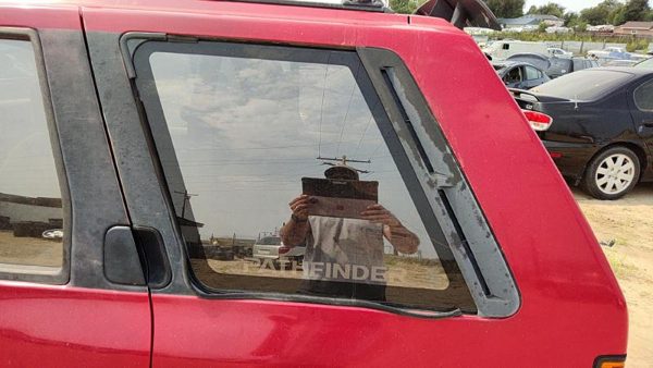 1990-1995 Nissan Pathfinder Driver Left Rear Quarter Glass Back Side Window Oem — photo 2